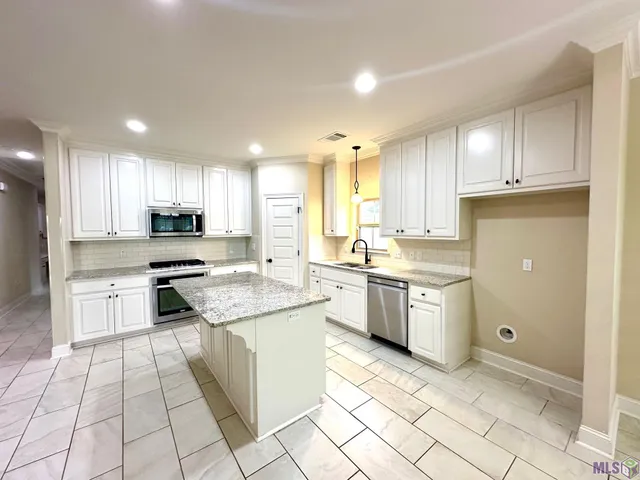 $2,650 | 43283 Pond View Drive, Prairieville, LA 70769