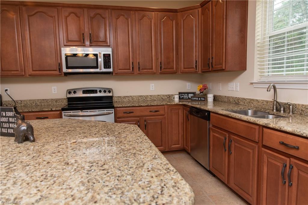 3036 Sycamore Point Trail High Point, NC 27265 - Photo 12 of 30