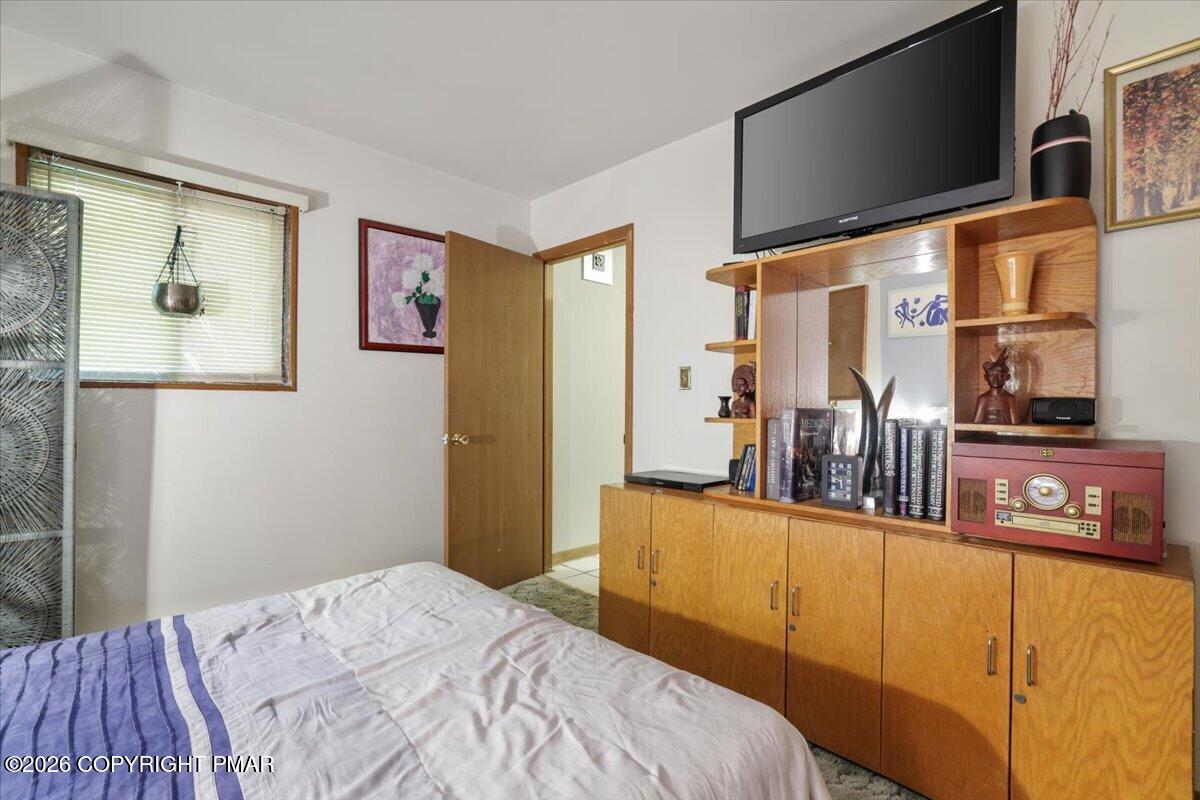 158 Saunders Drive Bushkill, PA 18324 - Photo 29 of 75 28- Third bedroom