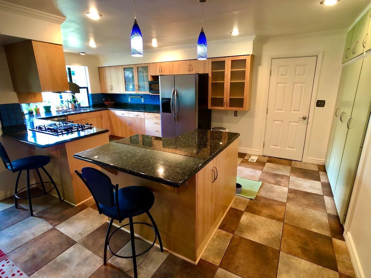 6915 Rapp Lane Talent, OR 97540 - Photo 3 of 40 Kitchen