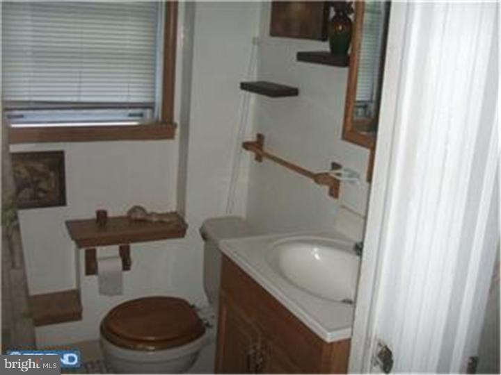201 Golf Road Darby, PA 19023 - Photo 17 of 25 Bathroom