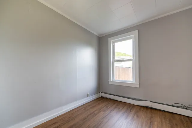 $2,300 | 324 Norwich Avenue, Unit A, Norwich, CT 06380