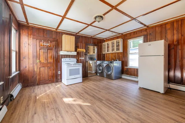 $2,300 | 324 Norwich Avenue, Unit A, Norwich, CT 06380