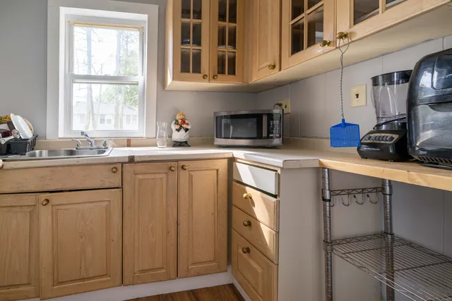 $2,300 | 324 Norwich Avenue, Unit A, Norwich, CT 06380