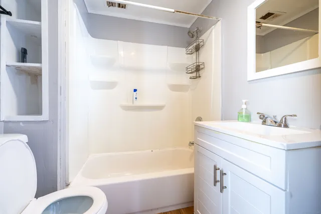 $2,300 | 324 Norwich Avenue, Unit A, Norwich, CT 06380