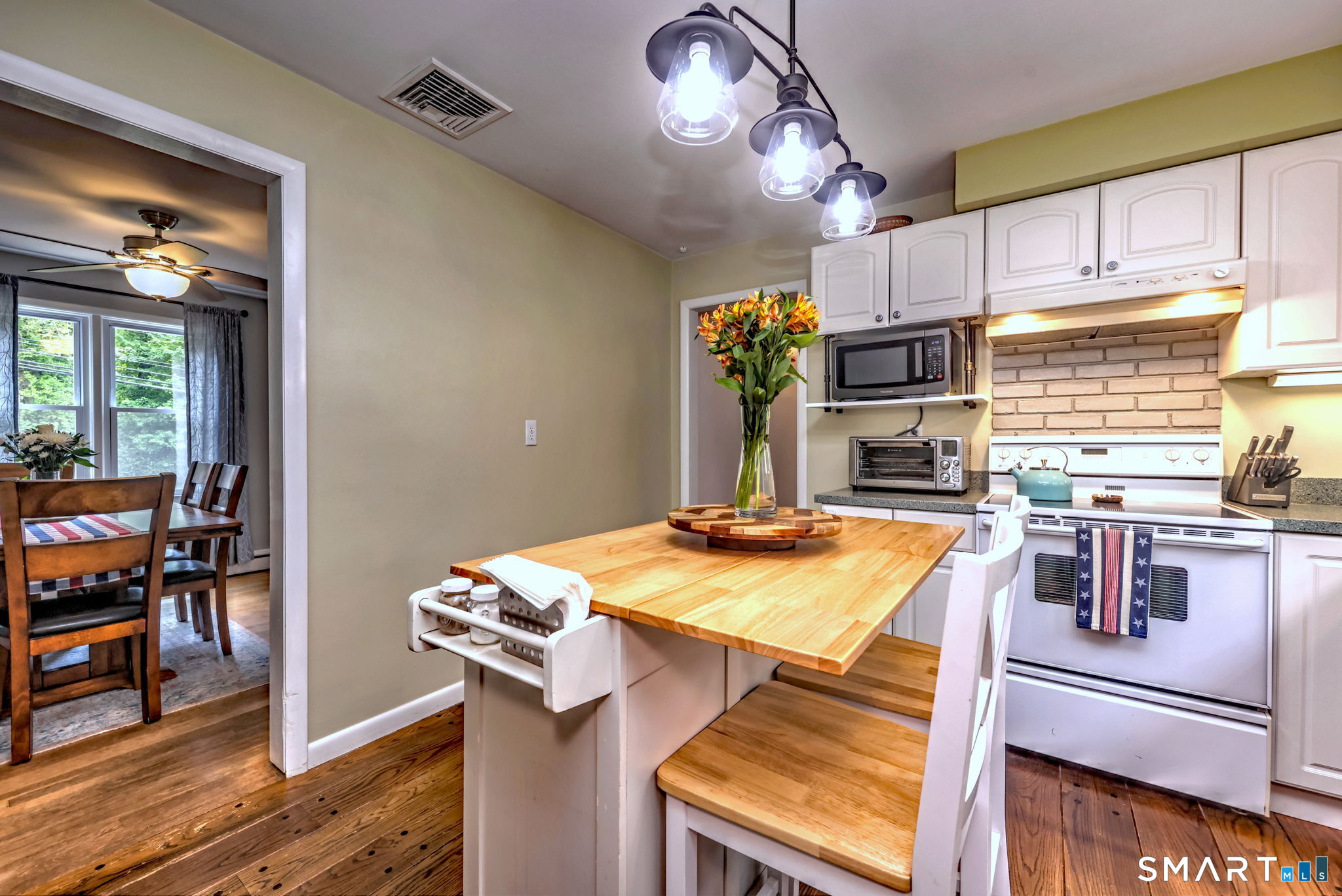 78 Blackhouse Road Trumbull, CT 06611 - Photo 20 of 37