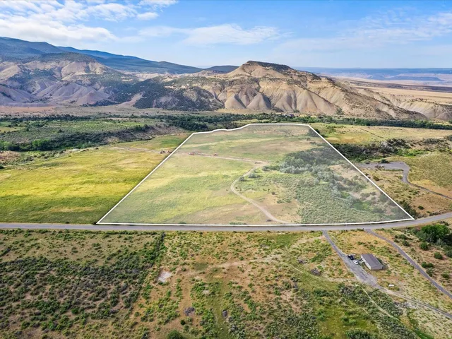 a view of an outdoor space