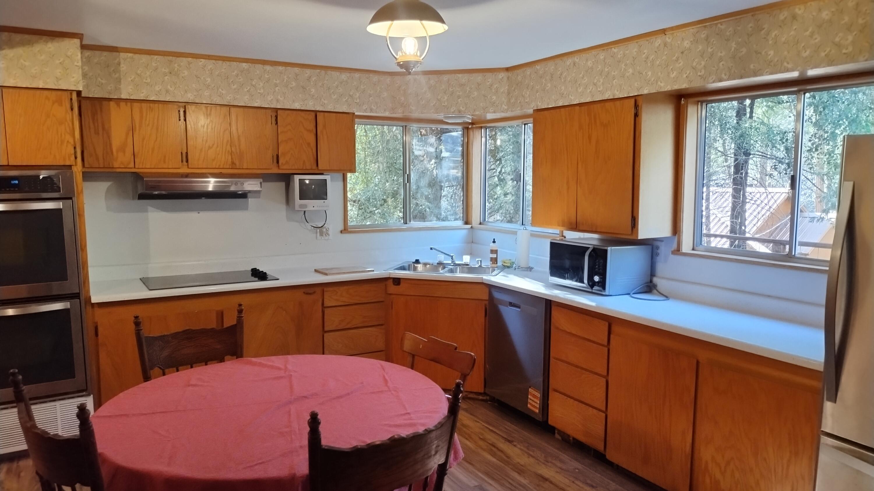 594 Loop Drive Springville, CA 93265 - Photo 17 of 68 18-Kitchen from doorway right