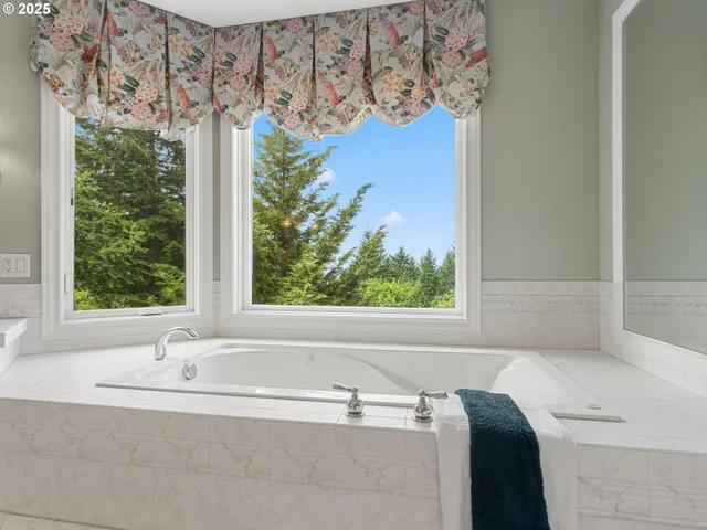 $1,449,000 | 8801 Southeast Walnut Drive, Amity, OR 97101