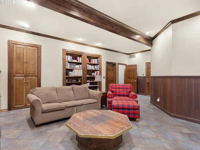 $1,449,000 | 8801 Southeast Walnut Drive, Amity, OR 97101