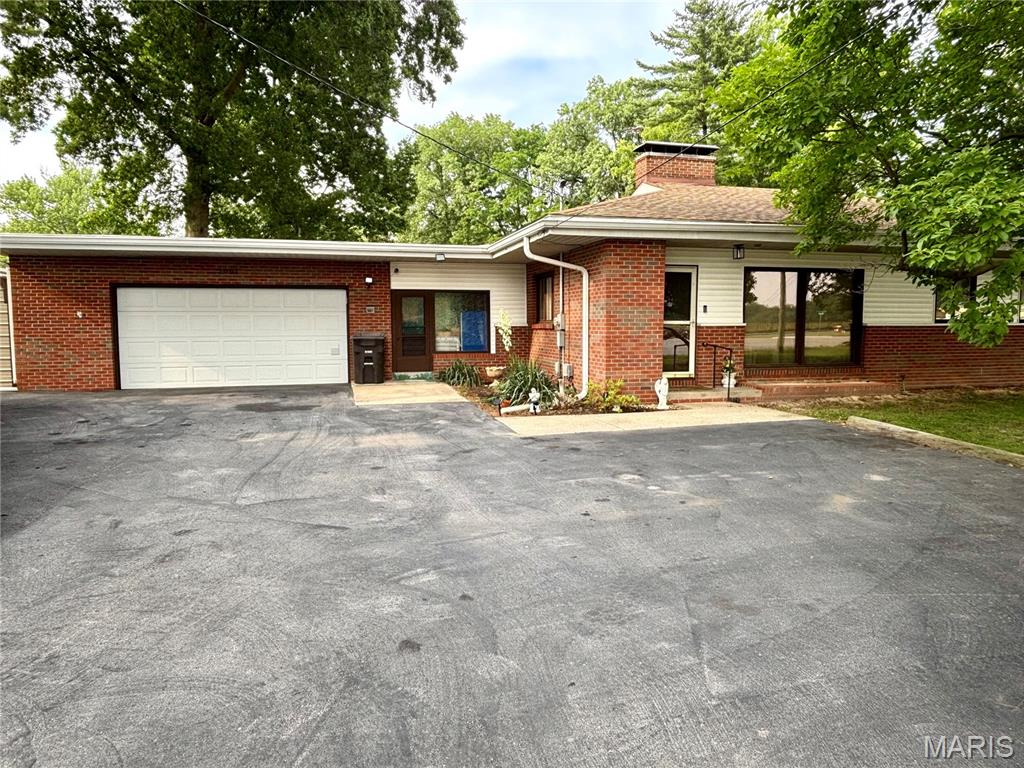 5661 Humbert Road Alton, IL 62002 - Photo 1 of 20