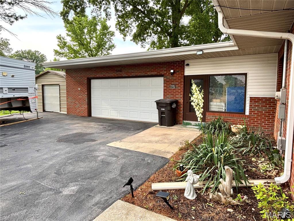 5661 Humbert Road Alton, IL 62002 - Photo 2 of 20