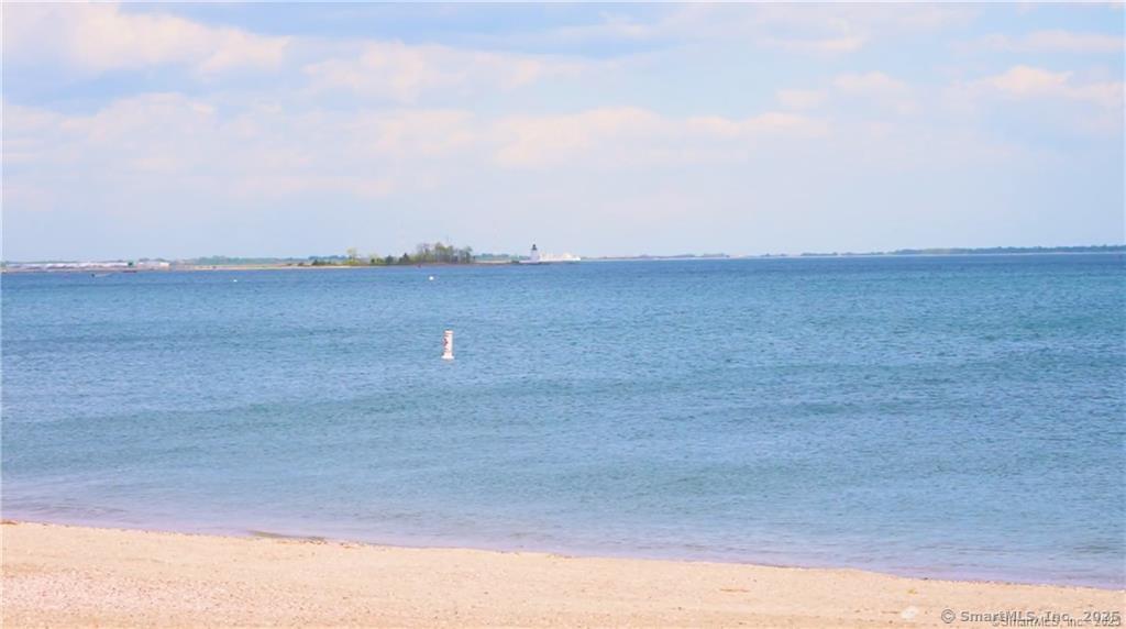 372 Rowland Road Fairfield, CT 06824 - Photo 26 of 37