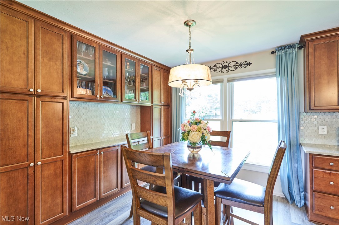 6214 Renninger Road Akron, OH 44319 - Photo 9 of 27 Dining space with more built ins
