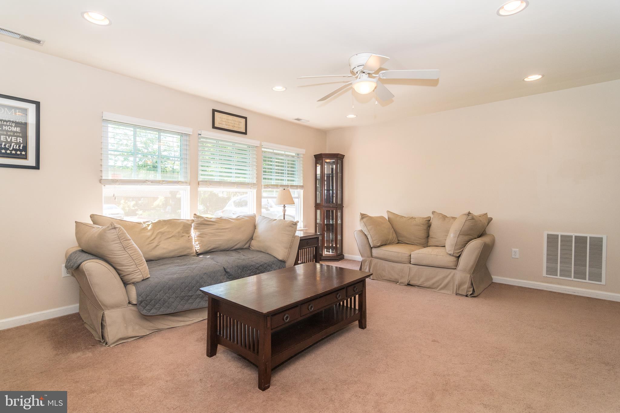 34 Cinnamon Road Levittown, PA 19057 - Photo 5 of 31 Living Room