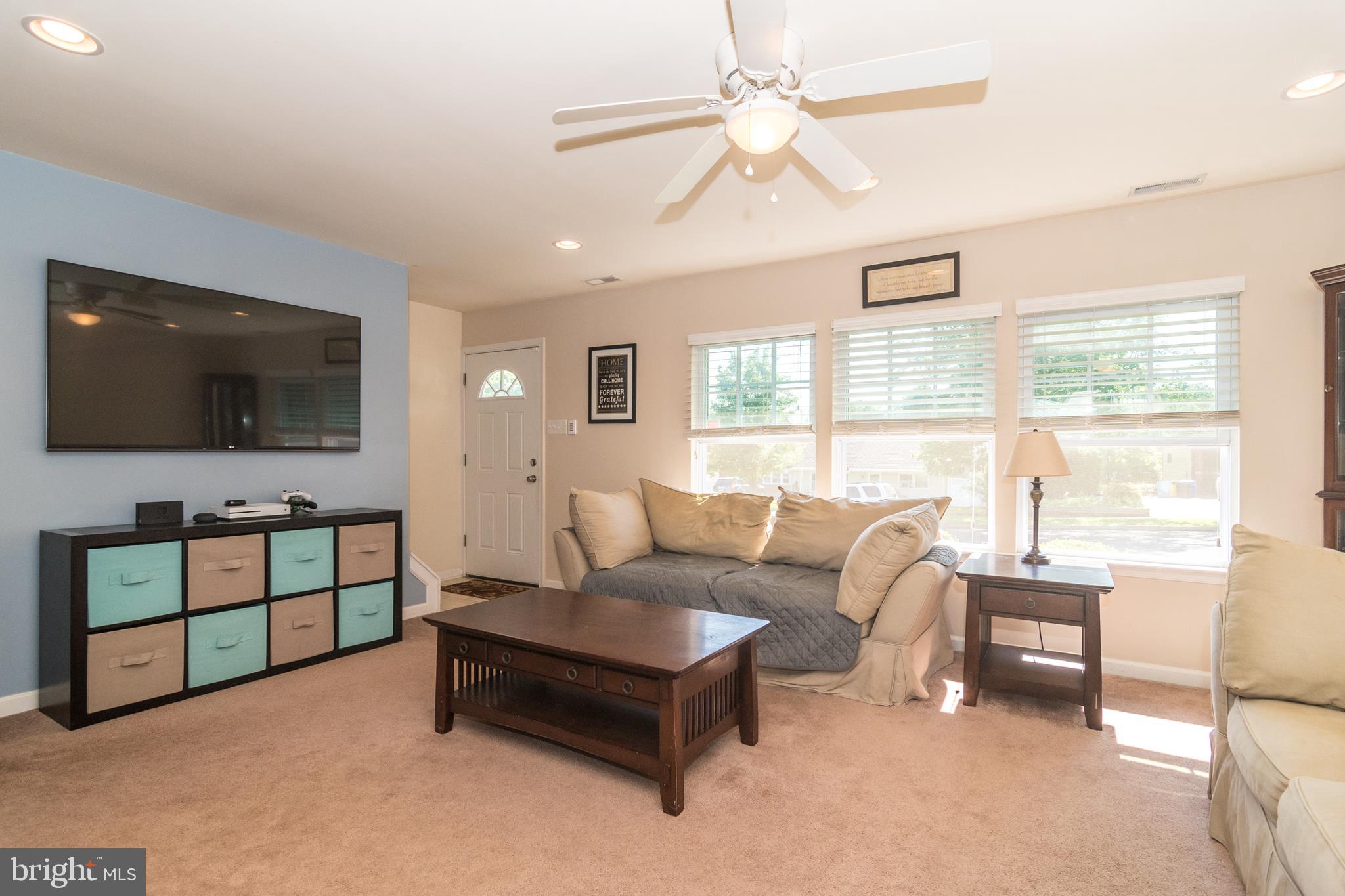 34 Cinnamon Road Levittown, PA 19057 - Photo 6 of 31 Living Room