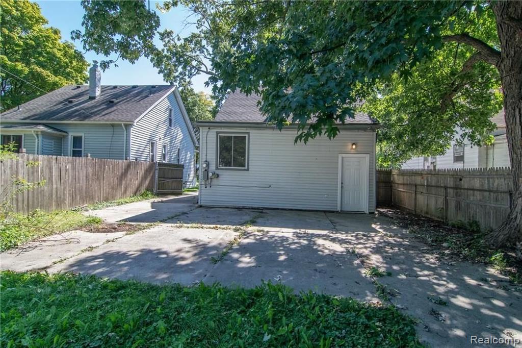 8183 Central Street Center Line, MI 48015 - Photo 31 of 35
