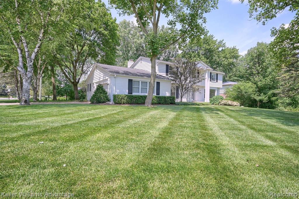 30025 Fox Grove Road Farmington Hills, MI 48334 - Photo 2 of 58
