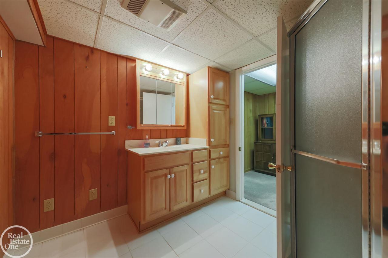 404 Lexington Road Grosse Pointe, MI 48236 - Photo 27 of 35 31380796-26.JPG