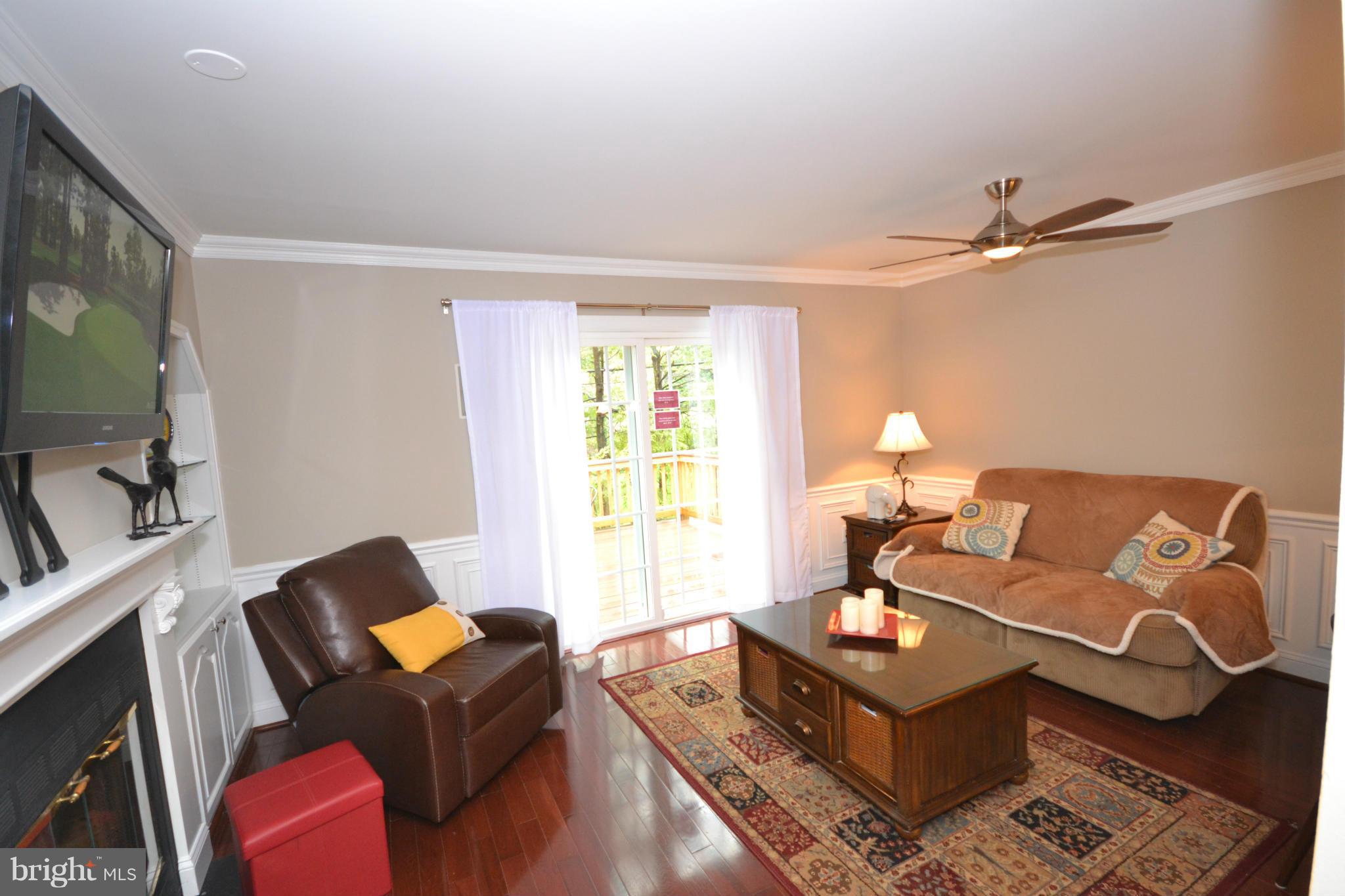 732 West Glebe Road Alexandria, VA 22305 - Photo 16 of 28 Living Room
