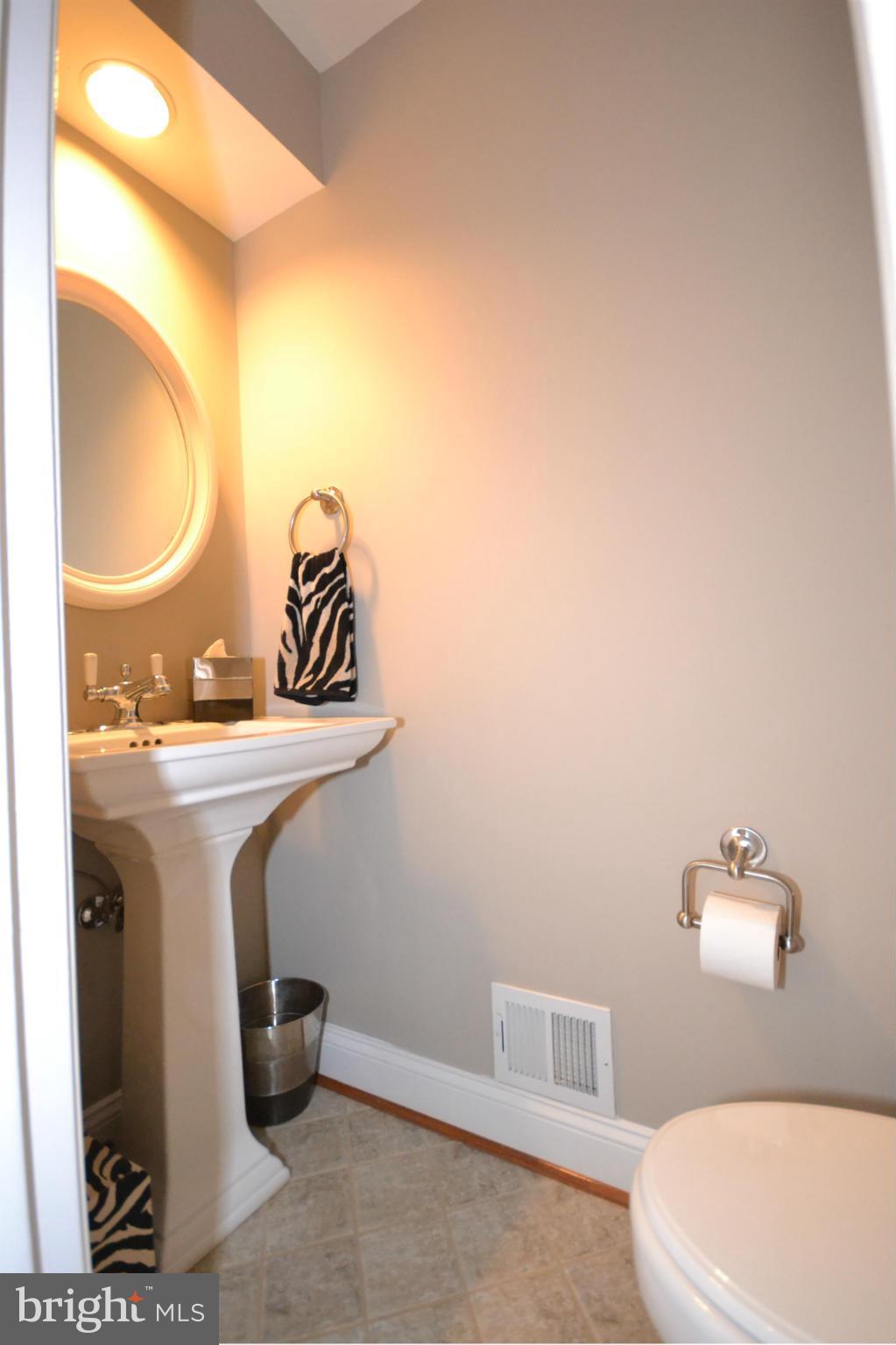 732 West Glebe Road Alexandria, VA 22305 - Photo 25 of 28 Bath