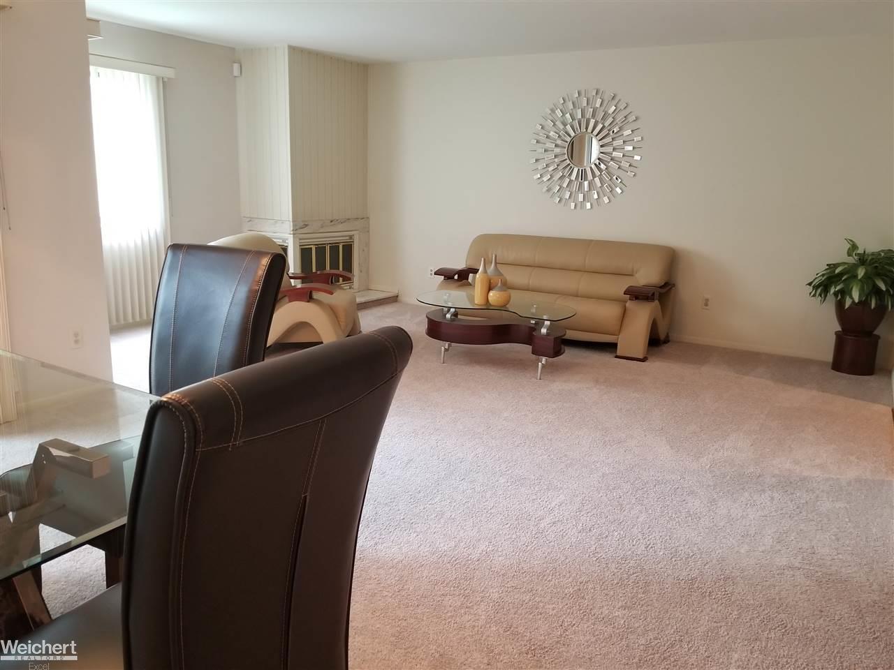 23247 Farmington Road Farmington, MI 48336 - Photo 9 of 25 31357435-8.JPG