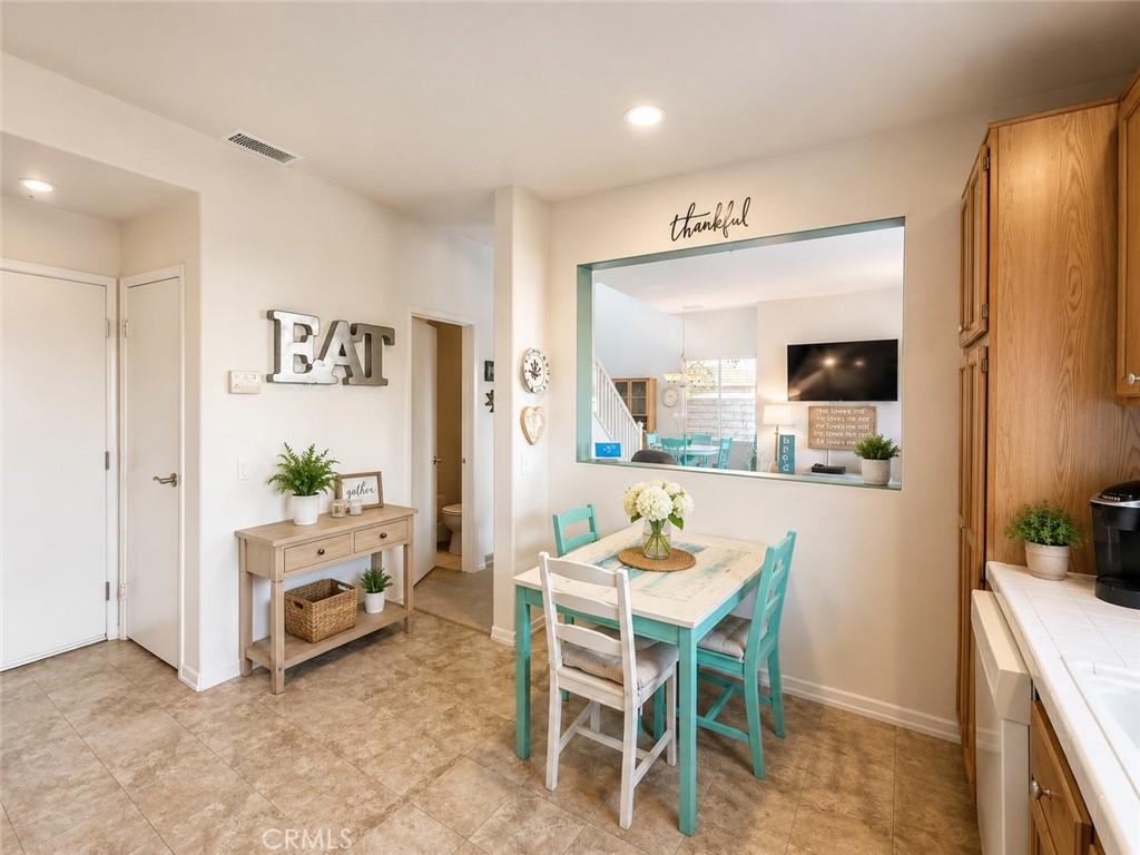 292 Edgemire Lane Simi Valley, CA 93065 - Photo 18 of 45