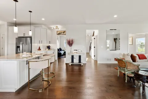 $1,180,000 | 565 North Boulder Ridge Drive, Lake Geneva, WI 53147