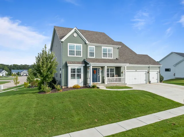 $1,180,000 | 565 North Boulder Ridge Drive, Lake Geneva, WI 53147