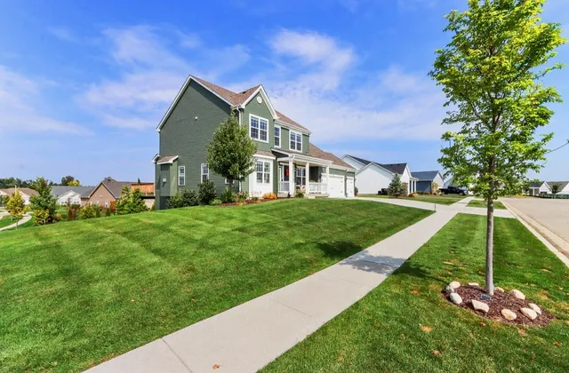 $1,180,000 | 565 North Boulder Ridge Drive, Lake Geneva, WI 53147
