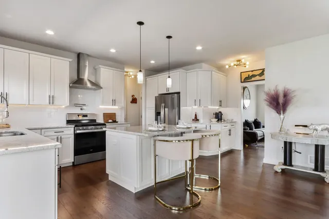 $1,180,000 | 565 North Boulder Ridge Drive, Lake Geneva, WI 53147