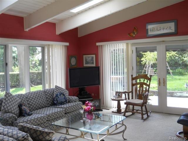 551 Ballantyne Road Grosse Pointe, MI 48236 - Photo 4 of 24 551 BALLANTYNE 052 (Small).jpg