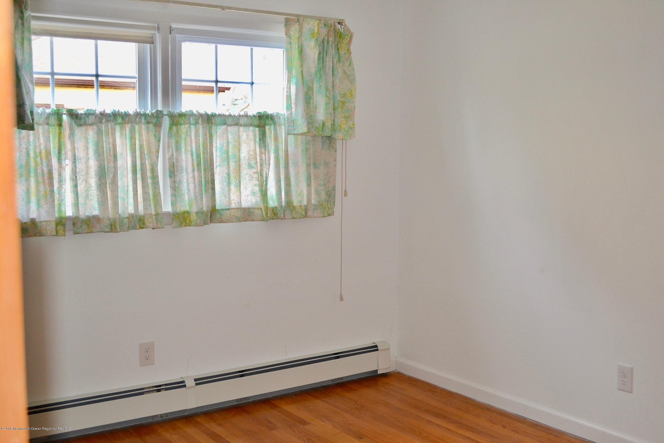 1708 Riviera Court Point Pleasant, NJ 08742 - Photo 9 of 16 Br 2