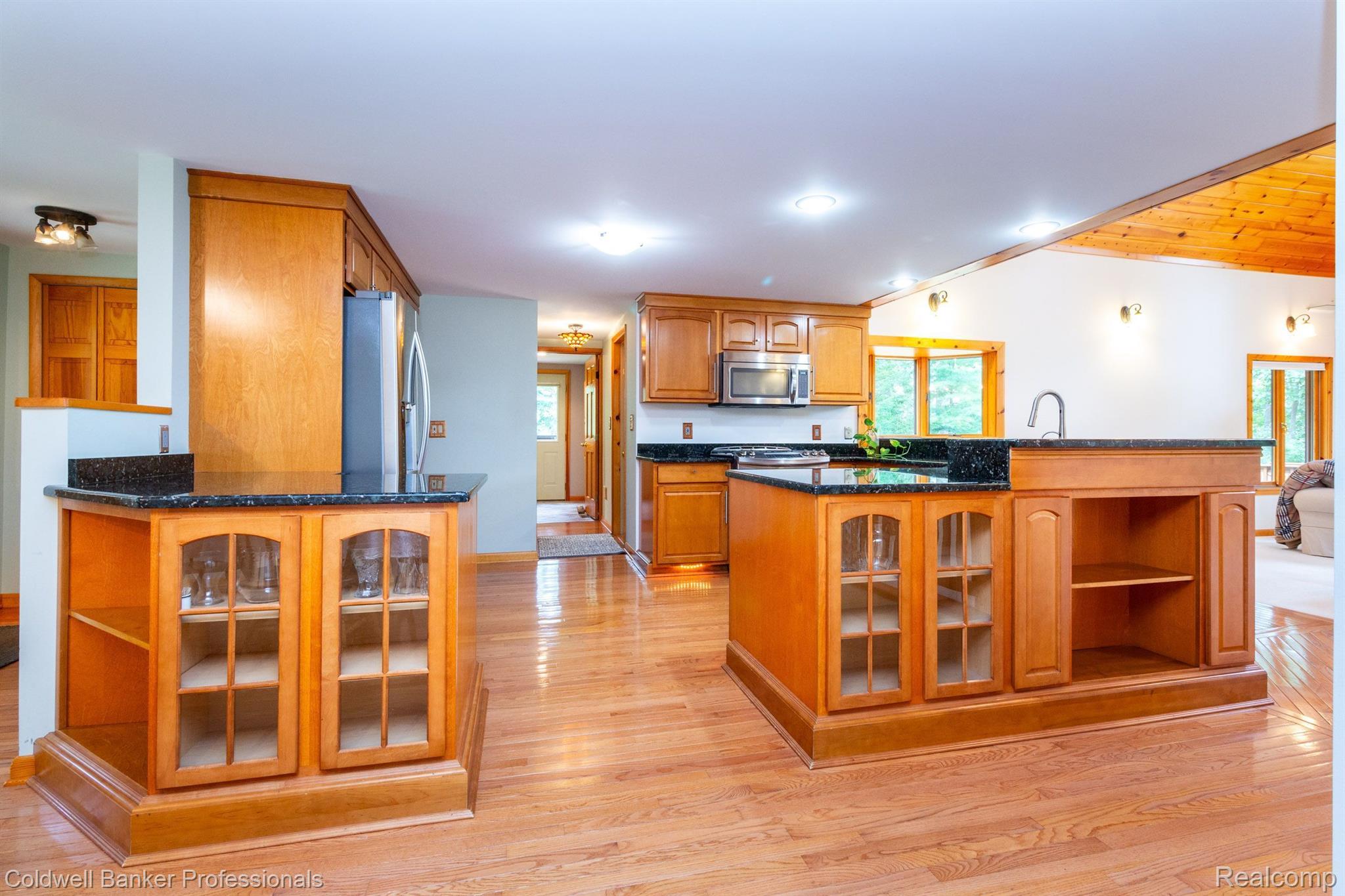 2644 Fry Road Highland, MI 48357 - Photo 10 of 64 Gallery Image 10