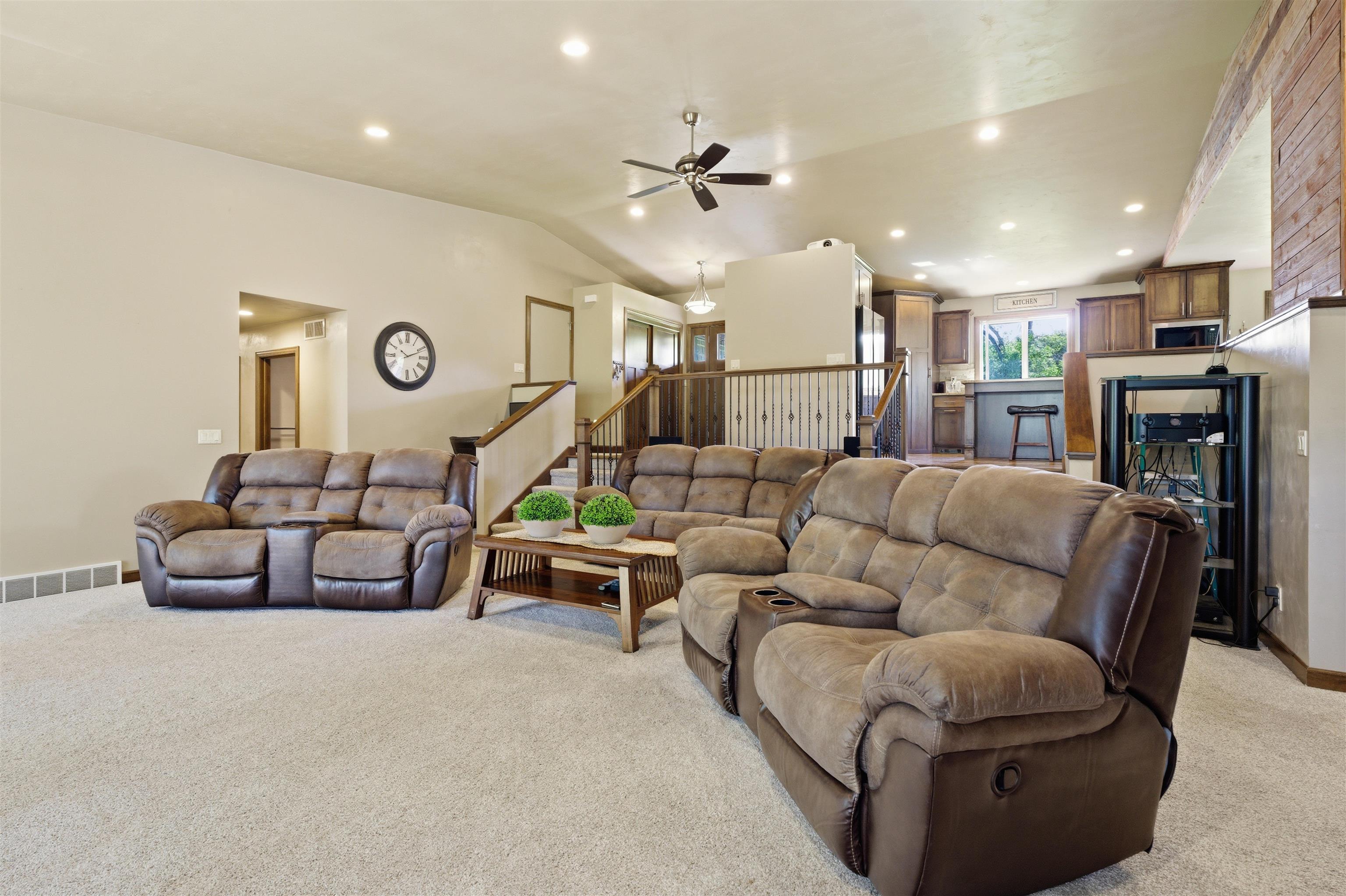 11 South Kools Court Appleton, WI 54914 - Photo 5 of 37