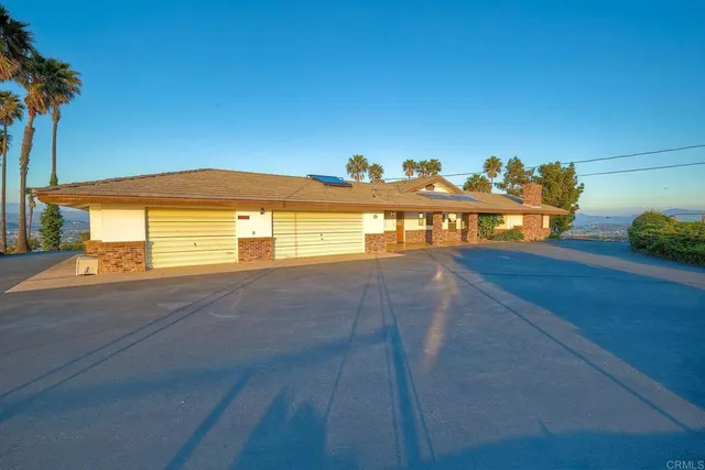 $3,150,000 | 576 Camino De La Cima, San Marcos, CA 92078