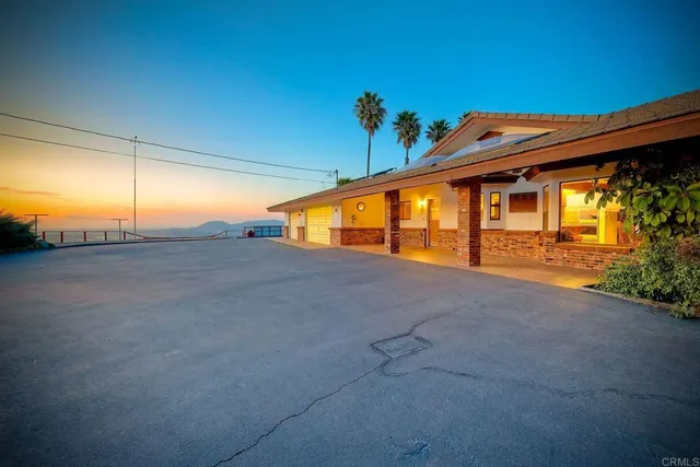 $3,150,000 | 576 Camino De La Cima, San Marcos, CA 92078