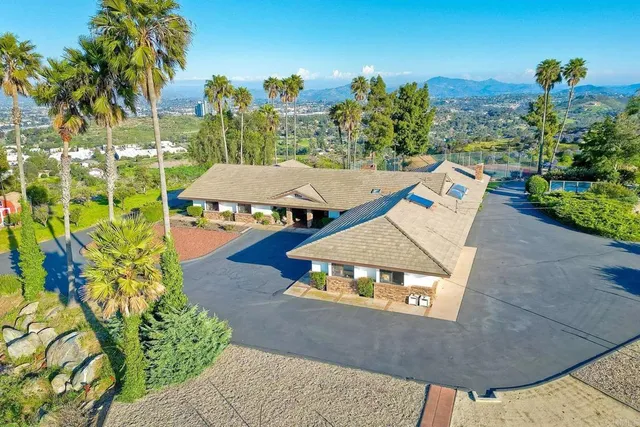 $3,150,000 | 576 Camino De La Cima, San Marcos, CA 92078