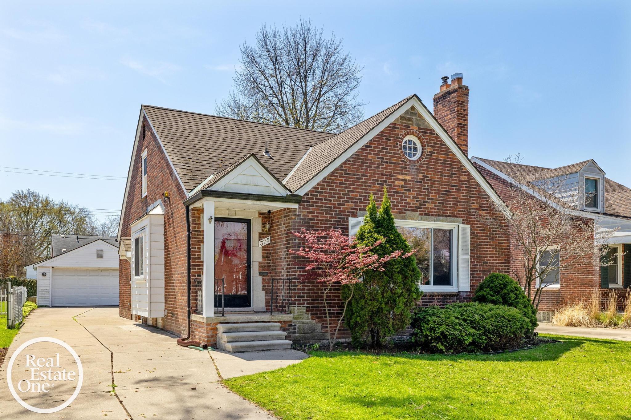 375 Ridgemont Road Grosse Pointe Farms, MI 48236 - Photo 2 of 29