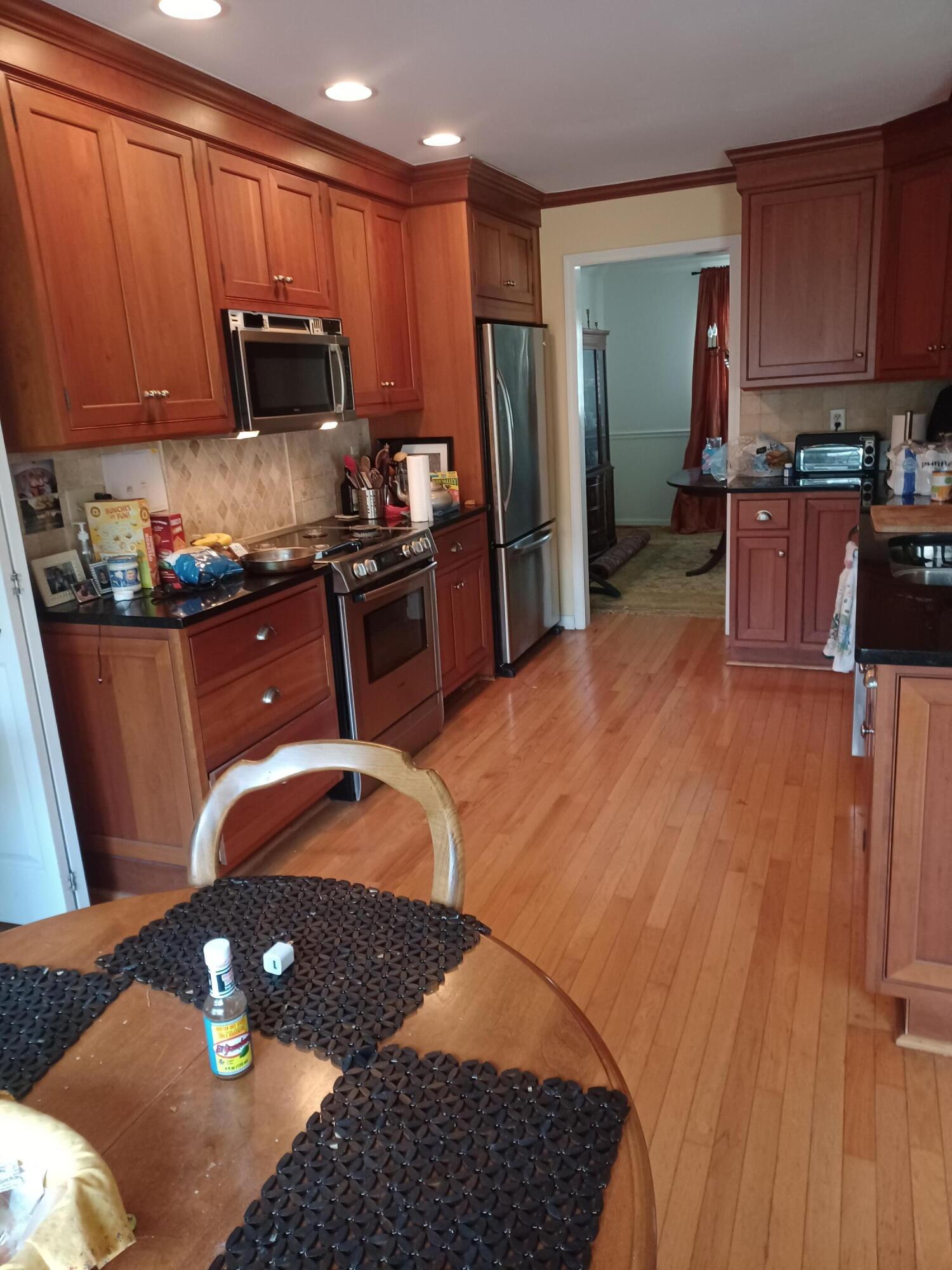 658 Pelzer Drive Mount Pleasant, SC 29464 - Photo 5 of 6 20230307_112247