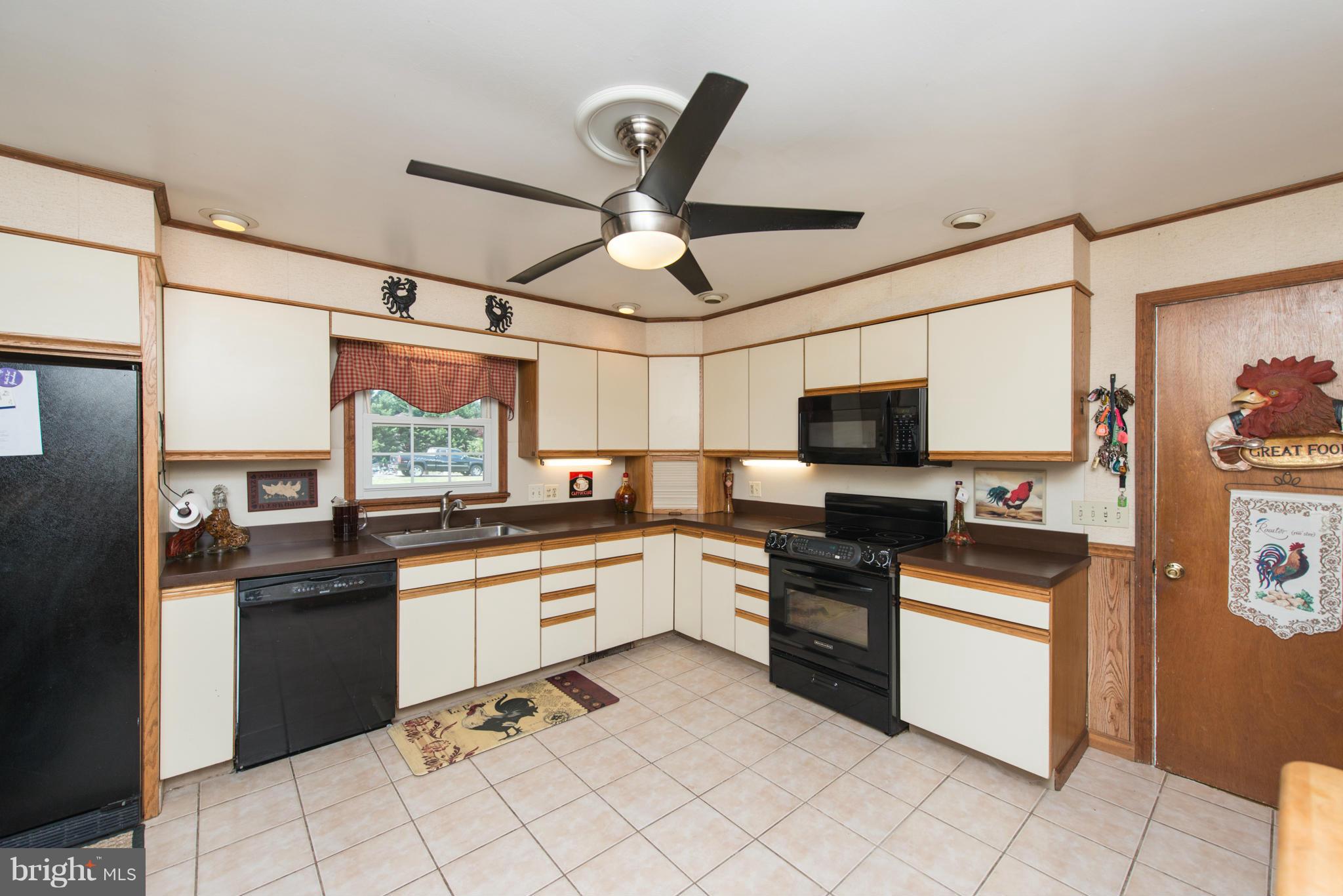 1110 Carrs Wharf Road Edgewater, MD 21037 - Photo 6 of 28 Kitchen