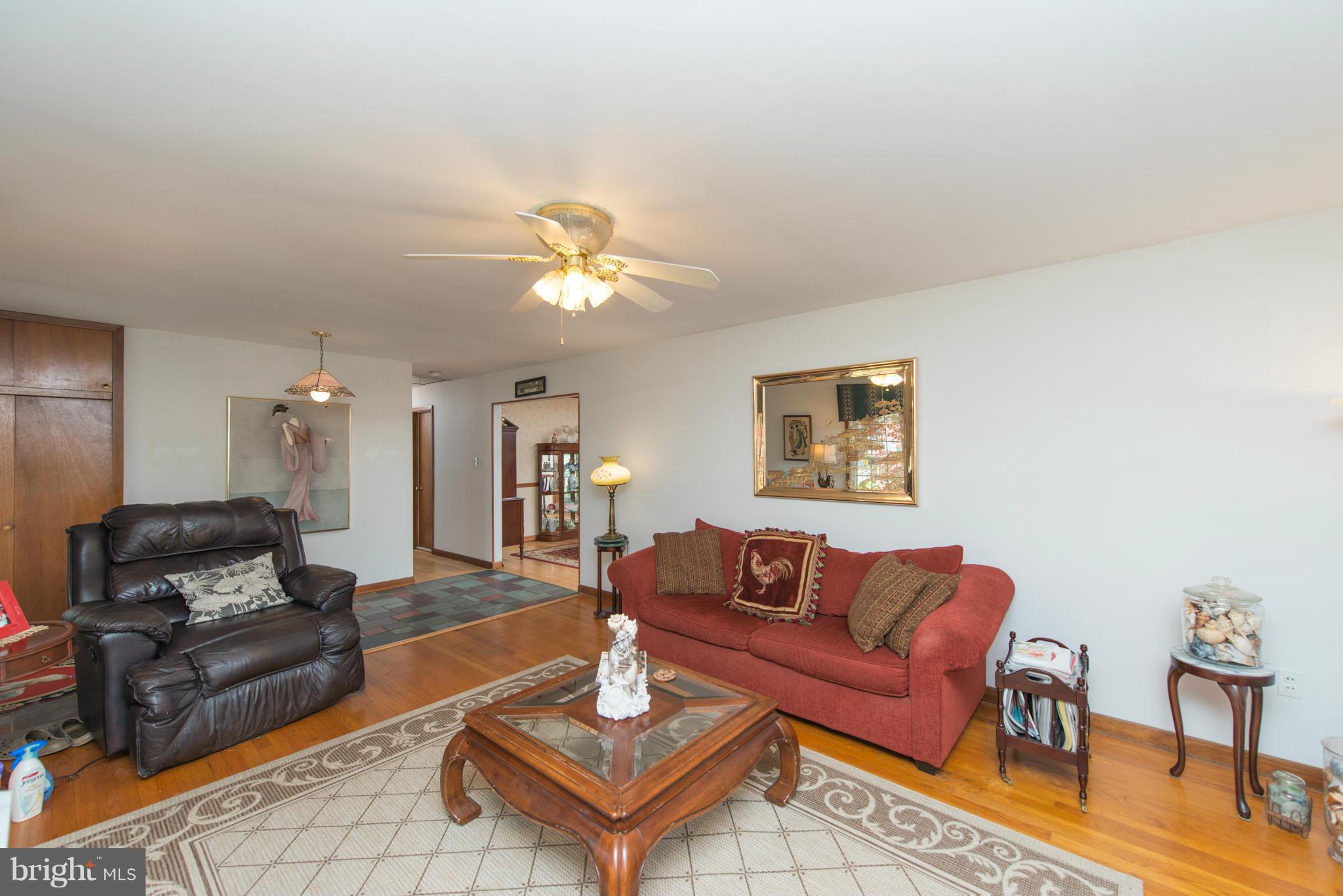 1110 Carrs Wharf Road Edgewater, MD 21037 - Photo 9 of 28 Living Room