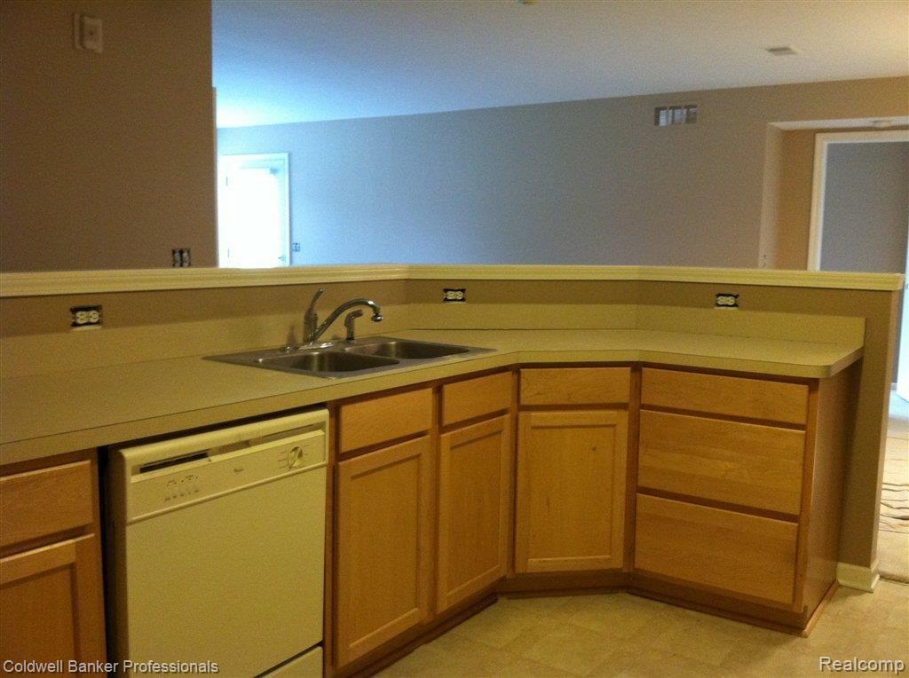 4186 Berkeley Avenue, Unit 6 Canton, MI 48188 - Photo 4 of 12