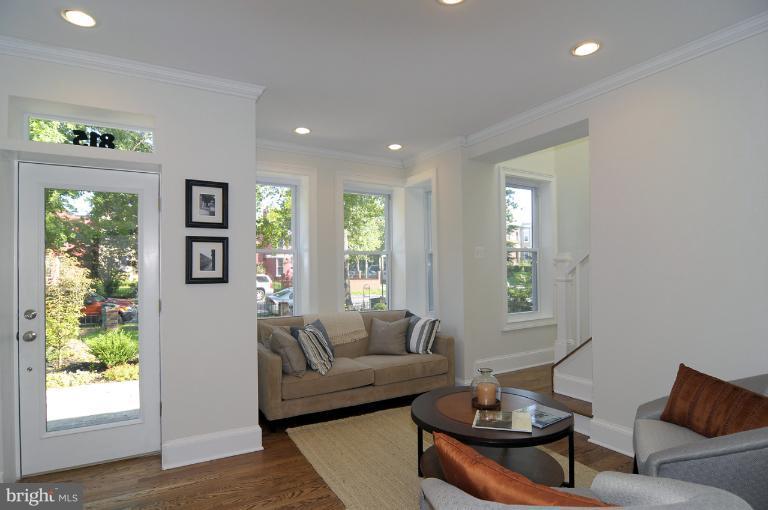 815 K Street Northeast Washington, DC 20002 - Photo 28 of 28 Living Room