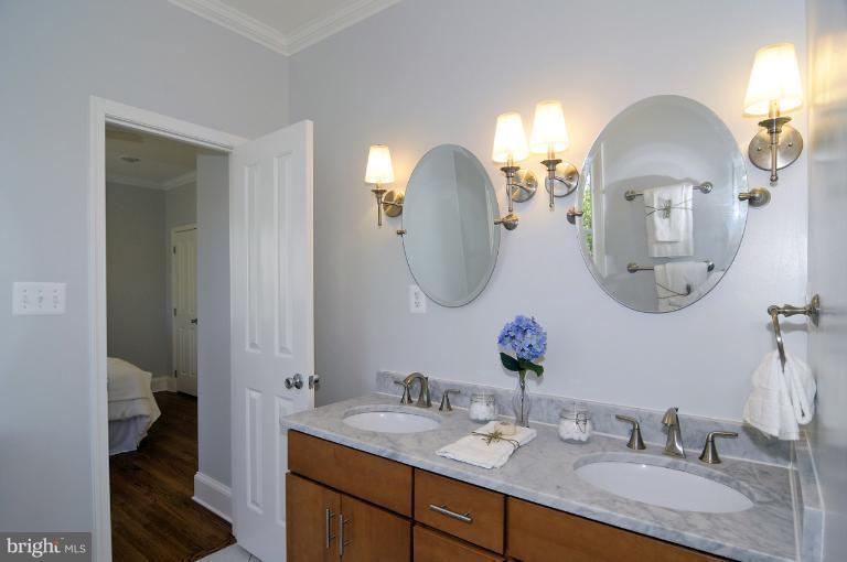 815 K Street Northeast Washington, DC 20002 - Photo 4 of 28 Bath