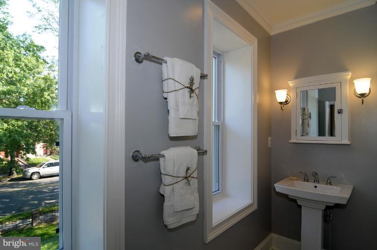815 K Street Northeast Washington, DC 20002 - Photo 10 of 28 Bath