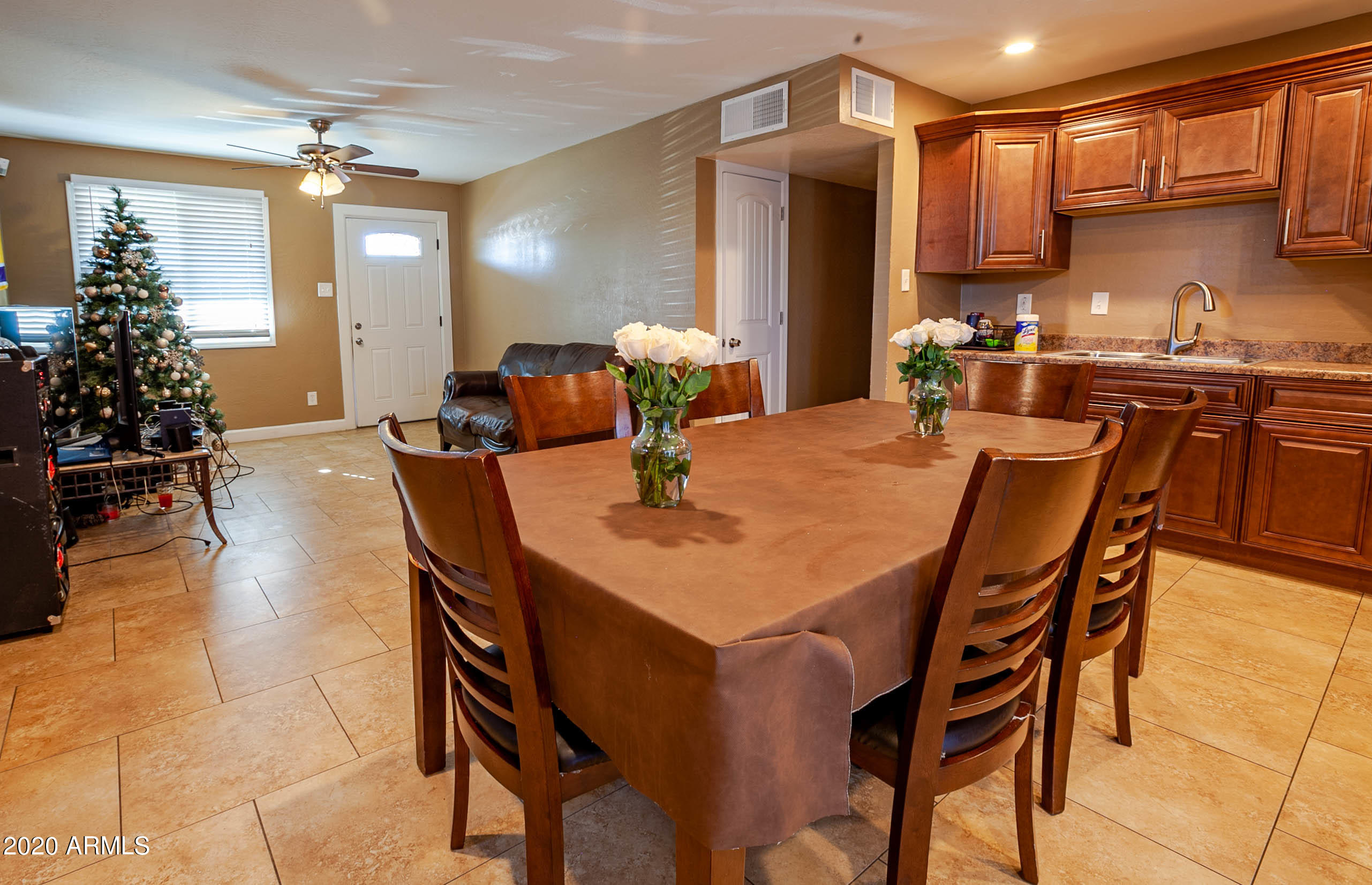 6512 West Cheery Lynn Road Phoenix, AZ 85033 - Photo 4 of 15 cheery lynn gregorio-14