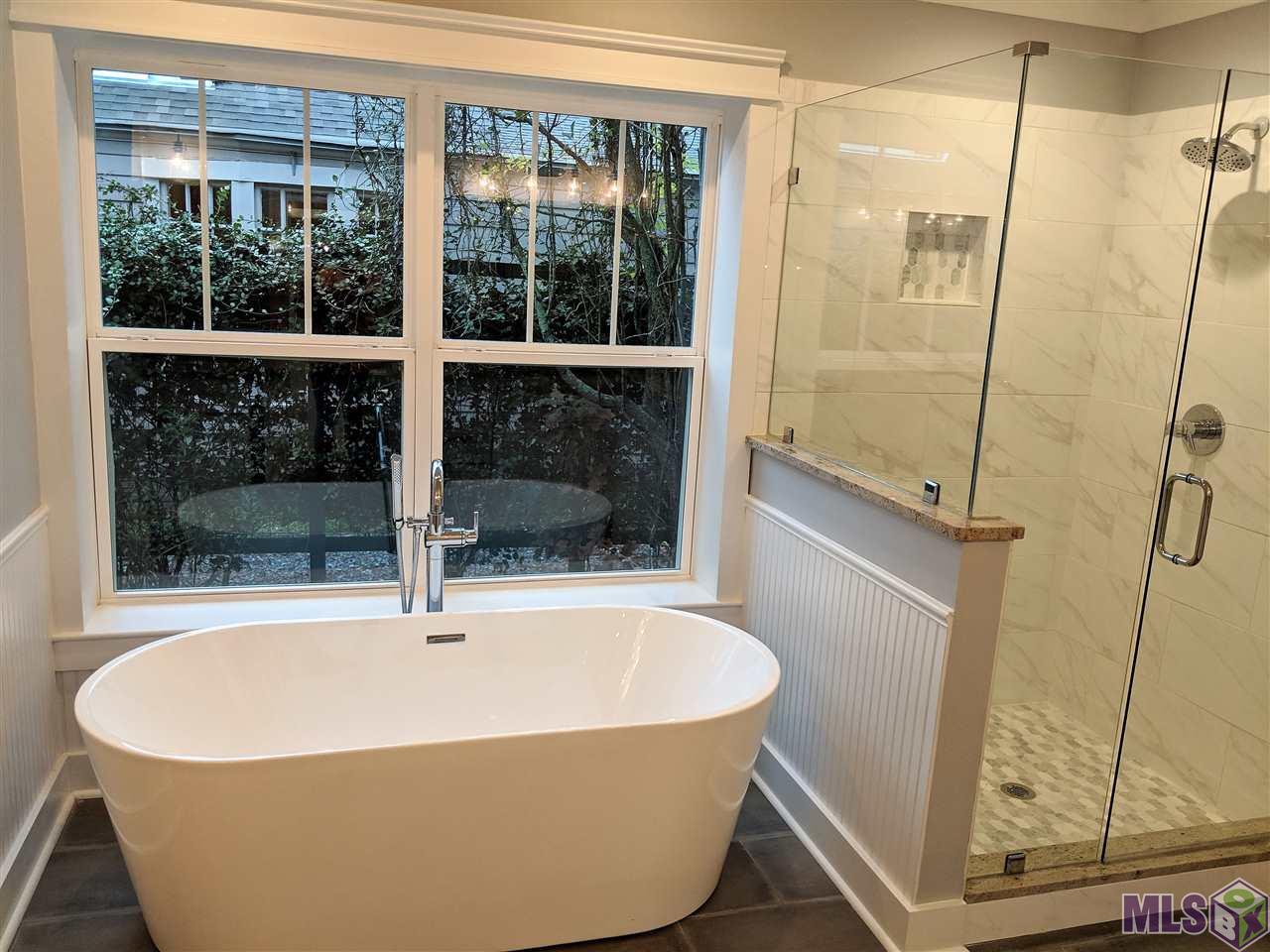 2360 Tulip Street Baton Rouge, LA 70806 - Photo 14 of 38 Free-standing Tub & Separate Shower