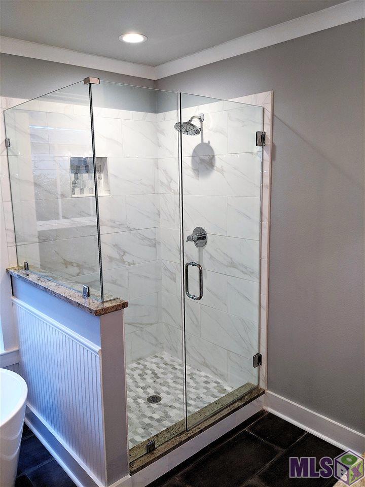 2360 Tulip Street Baton Rouge, LA 70806 - Photo 15 of 38 Master Shower
