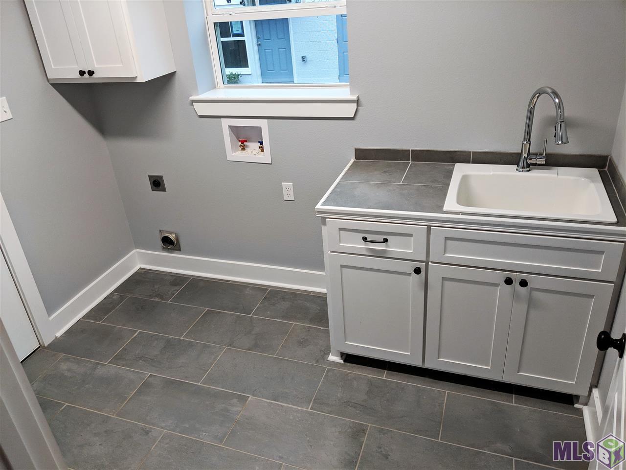 2360 Tulip Street Baton Rouge, LA 70806 - Photo 16 of 38 Laundry Room